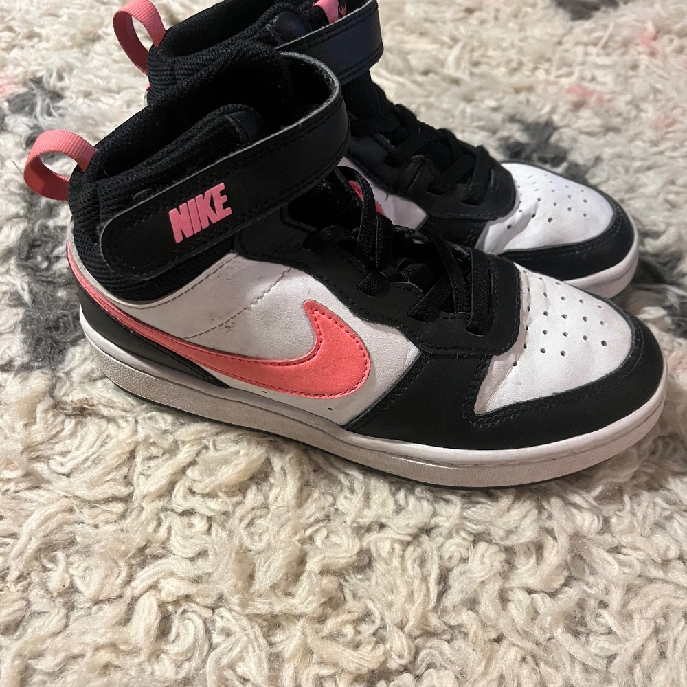 Kids Nike shoes size 1.5